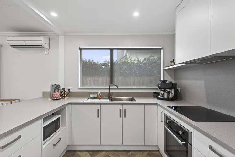 1/6 Hoyle Place Westown_14