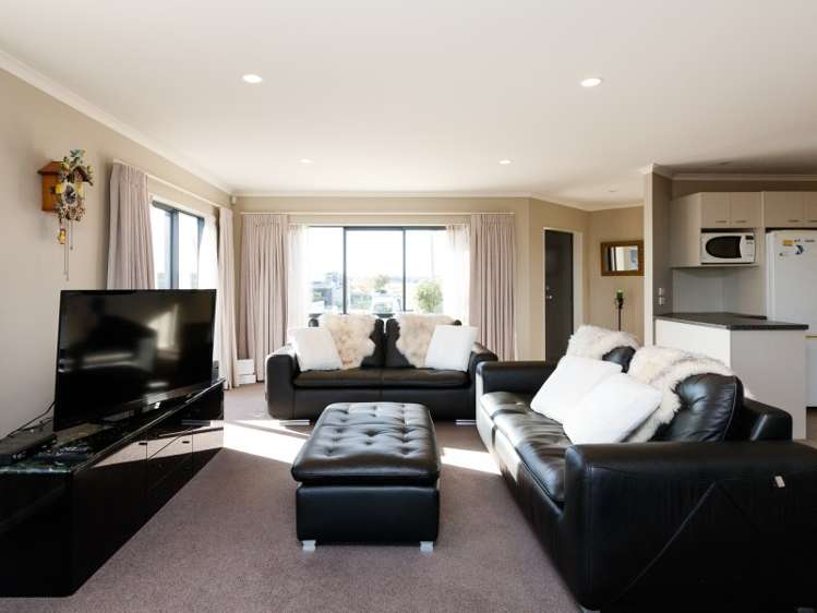 176 Pacific Drive Fitzherbert_22