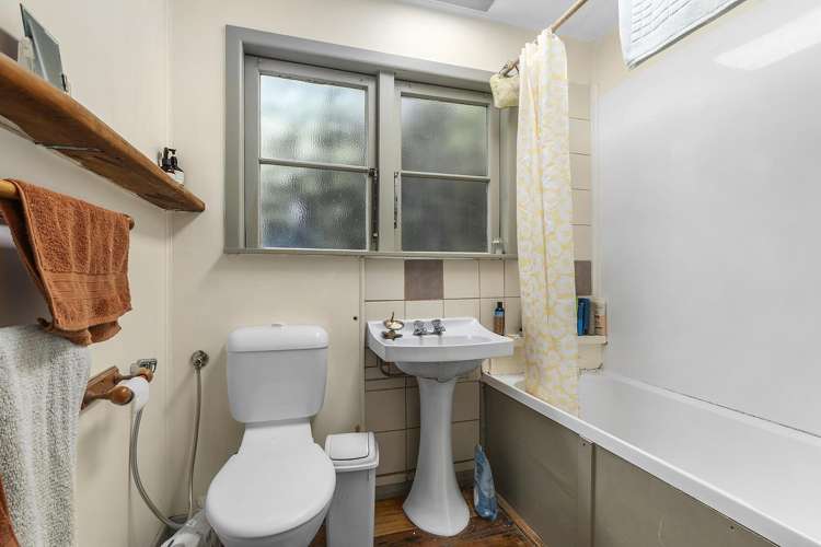 35-37 Airlie Road Plimmerton_9