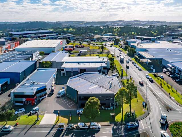 2/3 William Pickering Drive Albany_1