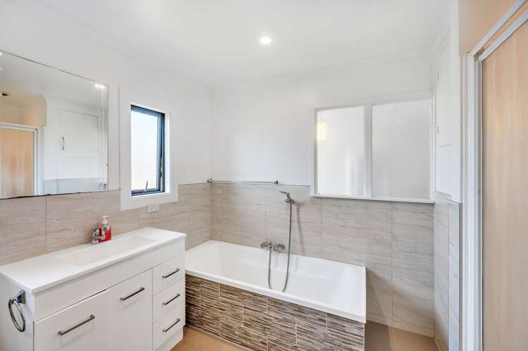 13 Howard Road Taradale_25