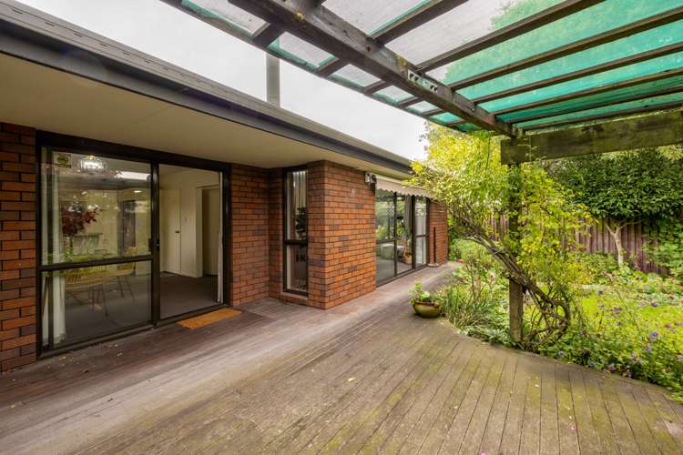 12 De Bloge Place Burwood_11