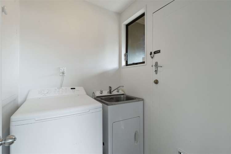 2/66 Lakewood Drive Burwood_7