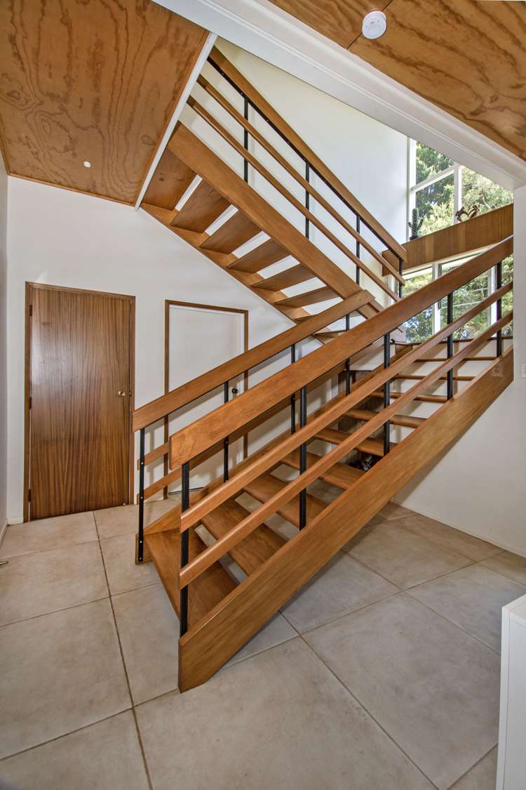 127 Riverside Drive Parahaki_2