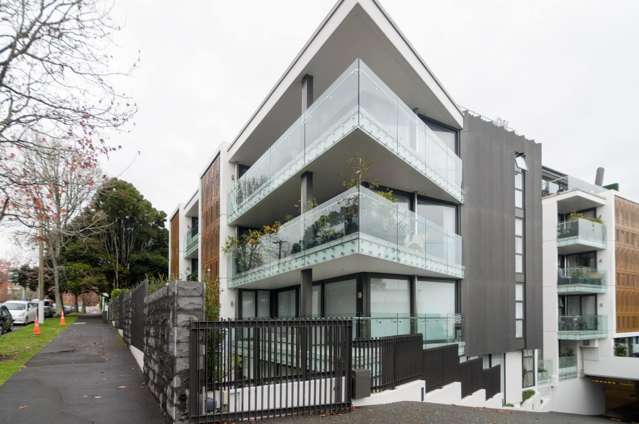 Luxury apartment in central Parnell