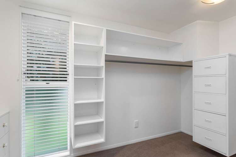 11 Seymour Road Mellons Bay_35