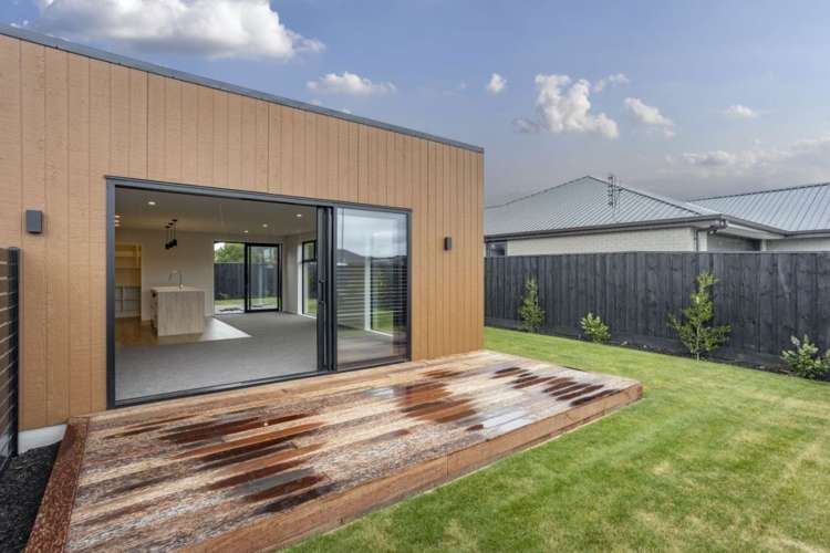 10 Inch Crescent Rangiora_11