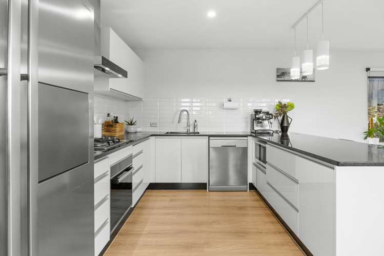 2/61 Albrecht Avenue_2