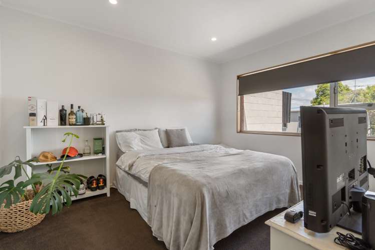 2/76 Heathcote Road Castor Bay_6