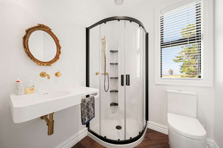 83 Charles Robert Drive Kahutara_32