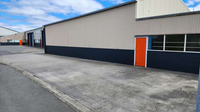 Warehouse, office, yard and car parks