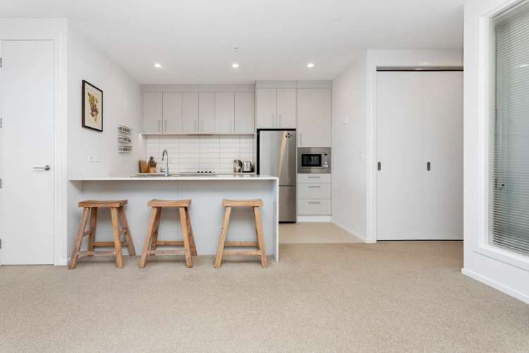 702/6 Waikumete Road Glen Eden_6