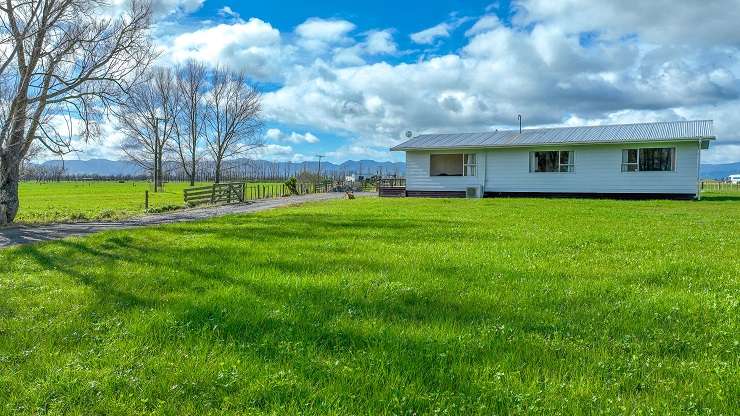 The large five-bedroom, four-bathroom home on Stembridge Road, in Ngatea, sold for <img.01m during a competitive auction. Photo / Supplied