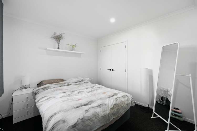 2/2 Radiata Street 1062_8