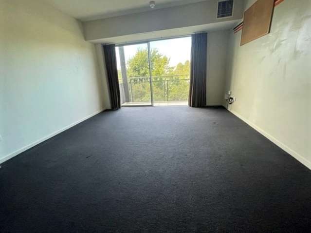 A27/210 Dairy Flat Highway 10862_2