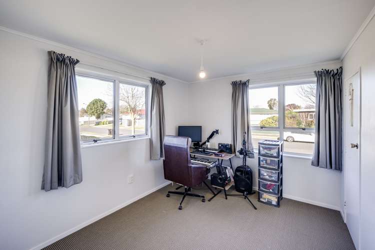 8 Lyttelton Crescent Tamatea_18