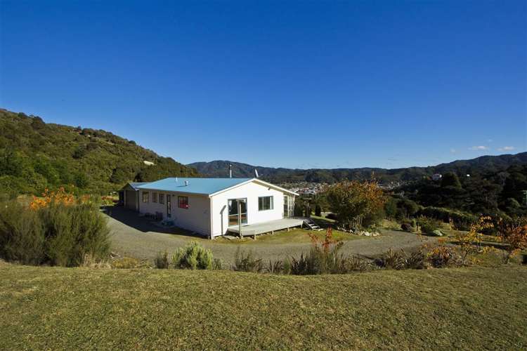 46 Pencarrow Crescent Wainuiomata_5