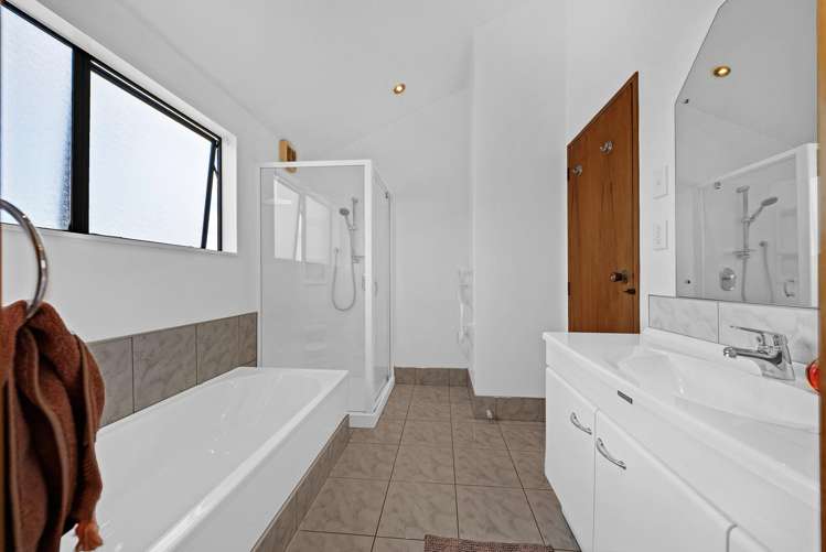 77 Botany Road Botany Downs_17