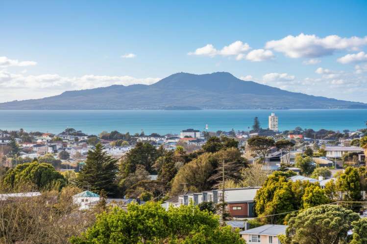 2/70 Ayton Drive Totara Vale_26