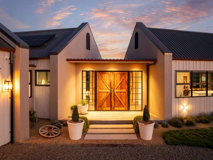 83 Charles Robert Drive Kahutara_40