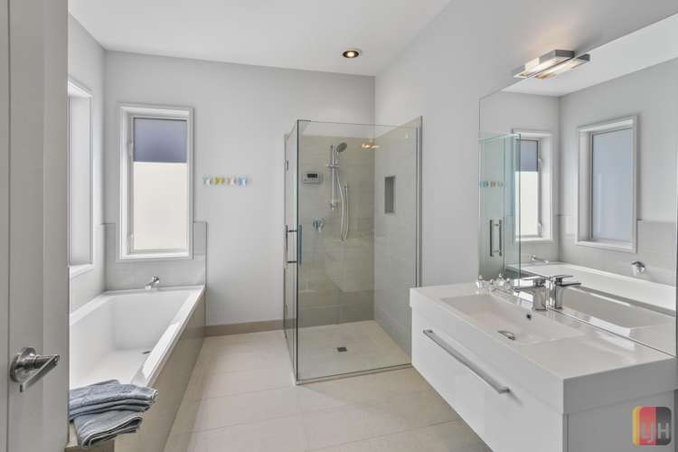 2 Portofino Point Karaka_5