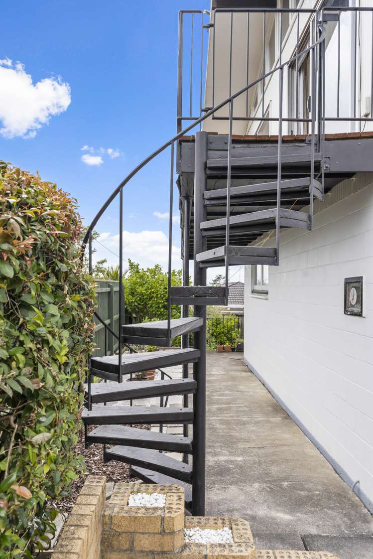 2/253 Glenfield Road Hillcrest_17