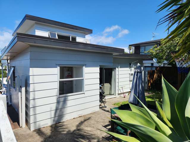 Spacious Family Home with Sea Views - Prime Torbay Location