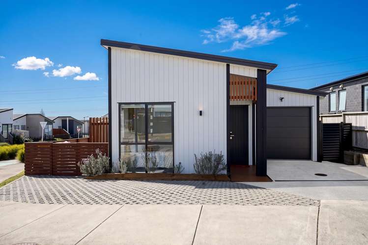 7 Taiororua Avenue Massey_19