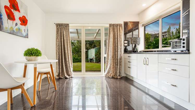 59 Whangaparaoa Road Red Beach_14