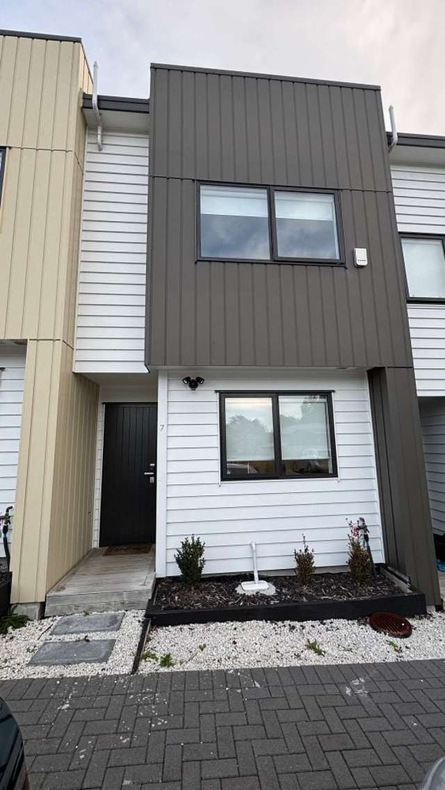 7/25 Vodanovich Road Te Atatu South_2