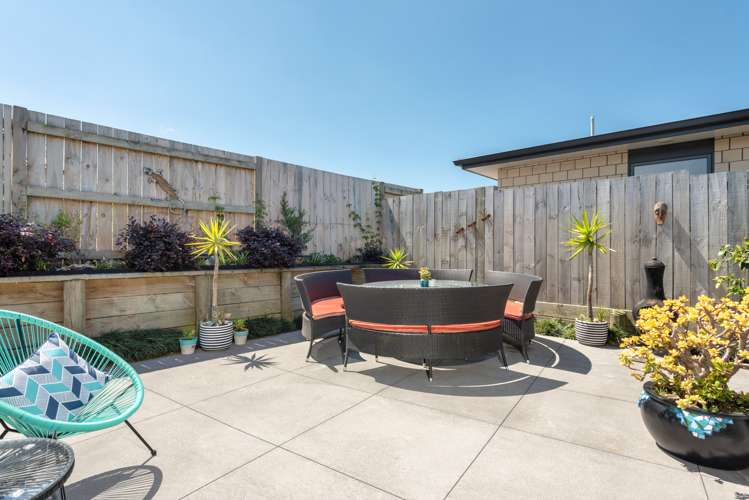 3 Fender Close Pyes Pa_1