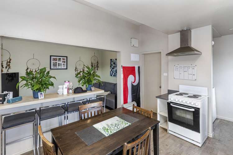 1-2/398 Ferry Road Woolston_3