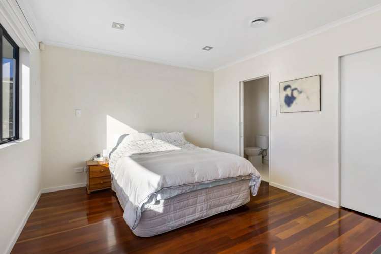 762 East Coast Road Oteha_14