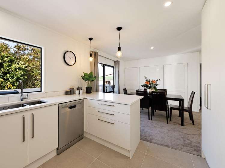 2/7 Te Atatu Road Te Atatu South_8