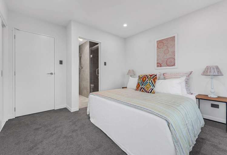 98a Royal Road Massey_6