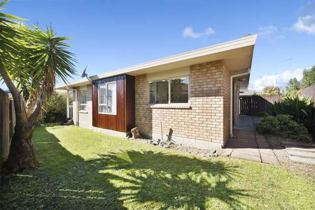 Brick & Tile! Summerland School Zone! CV 970K