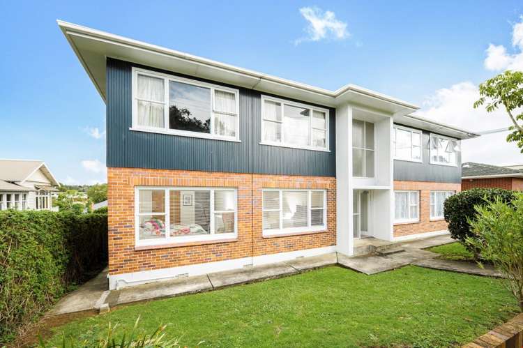 2/31 Clonbern Road Remuera_0