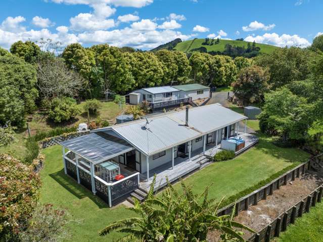 Modern Country Living in Beautiful Pukekawa