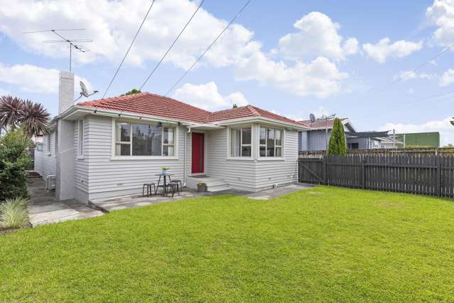 Freehold family bungalow in Ellerslie