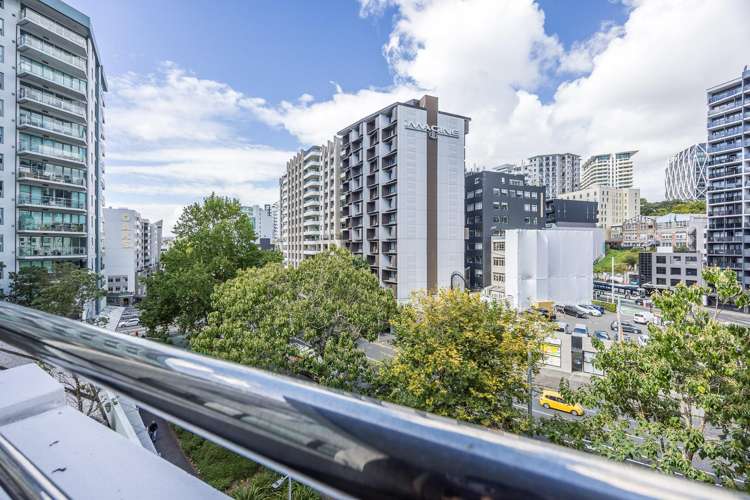 710/18 Beach Road Auckland Central_11