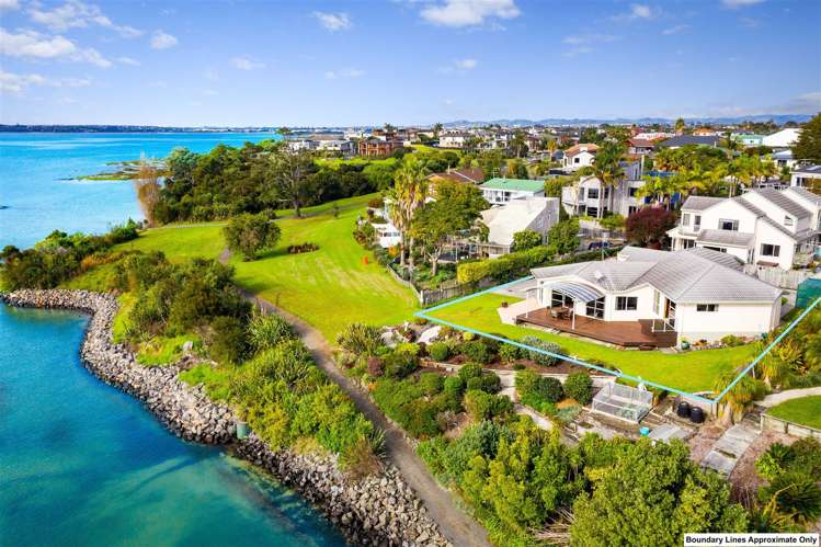 2/62 Spinnaker Drive Te Atatu Peninsula_1