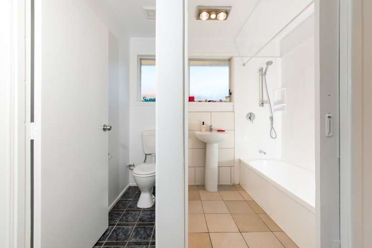 36 Riverpark Crescent Henderson_14