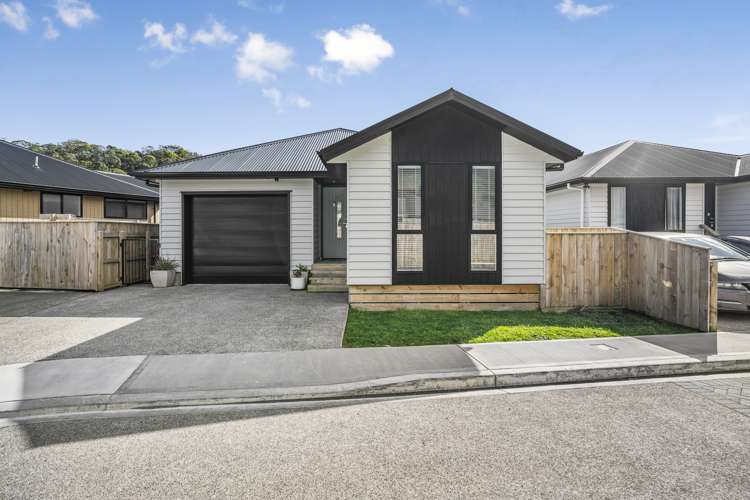 2/5 Westminster Road Wainuiomata_1