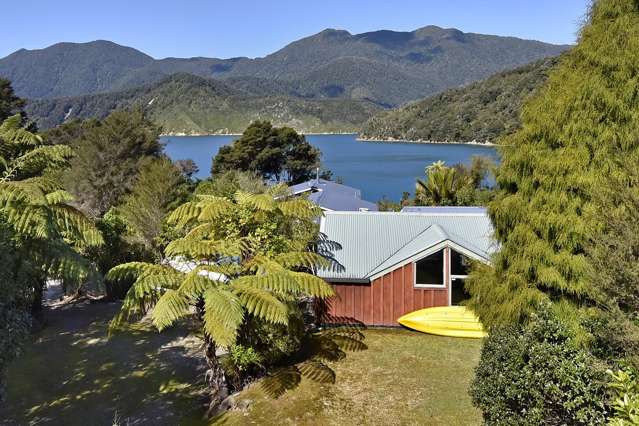 Prime Coastal Section With Builders Accommodation