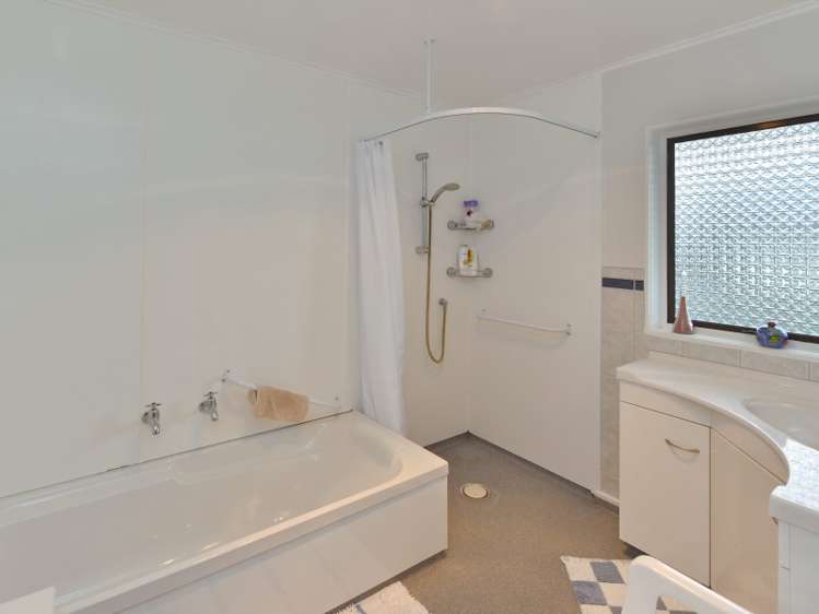 50 Seadown Crescent Amberley_16