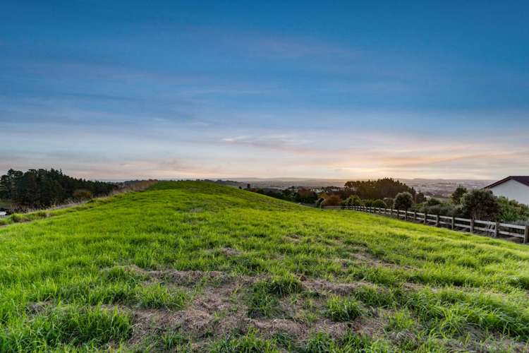 593 Redoubt Road Flat Bush_11