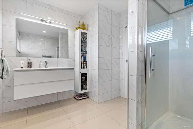 76 Lake Road Narrow Neck_7