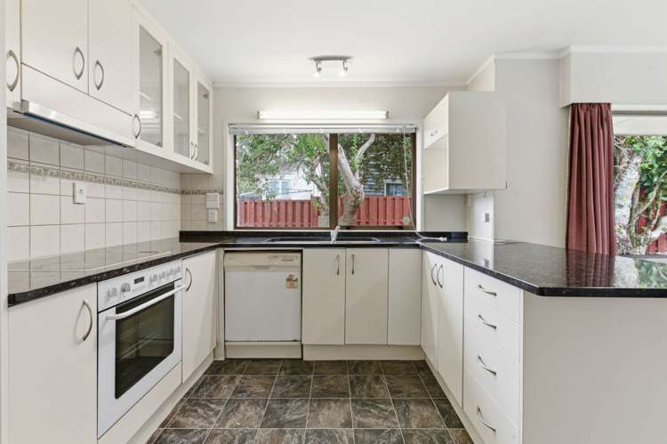 2/6 Tina Place Sunnyhills_2