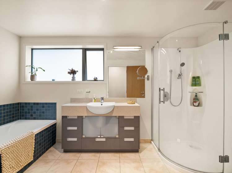 10 Glenfinlass Street Company Bay_22