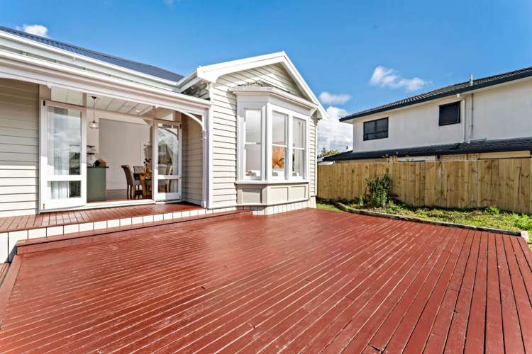 16 Earnslaw Crescent Clover Park_8